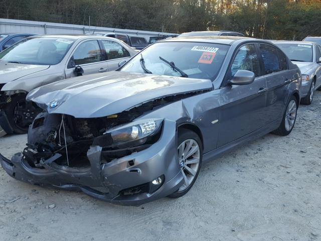 WBAPH73509A172766 - 2009 BMW 328 I GRAY photo 2