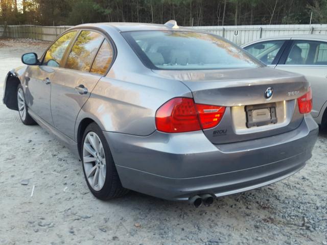 WBAPH73509A172766 - 2009 BMW 328 I GRAY photo 3