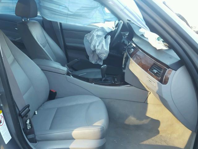 WBAPH73509A172766 - 2009 BMW 328 I GRAY photo 5