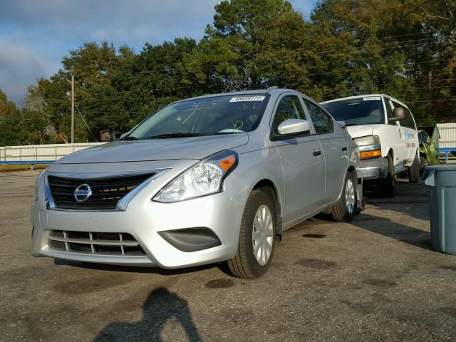 3N1CN7AP0GL875033 - 2016 NISSAN VERSA S SILVER photo 2