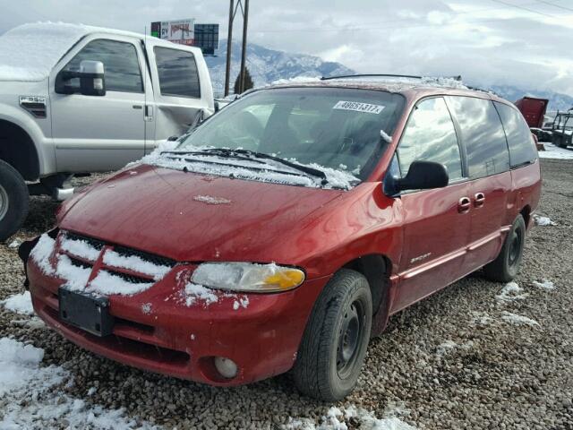 1B4GT44L0YB668380 - 2000 DODGE GRAND CARA RED photo 2