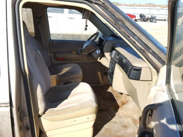 2P4GH4531MR137358 - 1991 PLYMOUTH VOYAGER SE BROWN photo 5