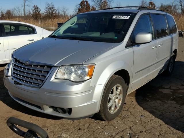 2A8HR54159R558057 - 2009 CHRYSLER TOWN & COU SILVER photo 2