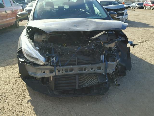 1FADP3F25GL403672 - 2016 FORD FOCUS SE GRAY photo 9