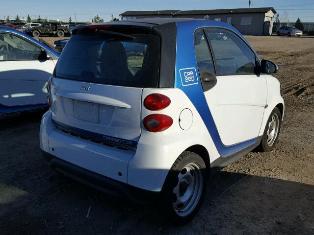 WMEEJ3BA5DK644213 - 2013 SMART FORTWO PUR WHITE photo 4