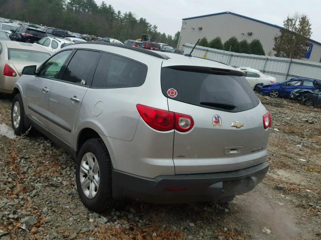 1GNKVEED3BJ209448 - 2011 CHEVROLET TRAVERSE L SILVER photo 3