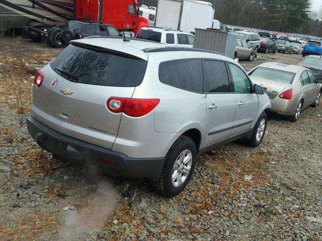 1GNKVEED3BJ209448 - 2011 CHEVROLET TRAVERSE L SILVER photo 4