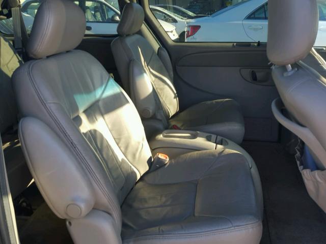 2C8GP74L22R714968 - 2002 CHRYSLER TOWN & COU BLUE photo 6