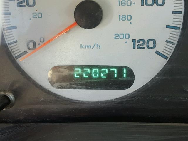 2C8GP74L22R714968 - 2002 CHRYSLER TOWN & COU BLUE photo 8