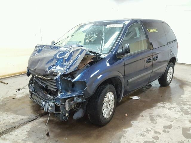 1C4GP45R95B411028 - 2005 CHRYSLER TOWN & COU BLUE photo 2