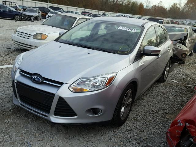 1FADP3K27EL332123 - 2014 FORD FOCUS SE SILVER photo 2