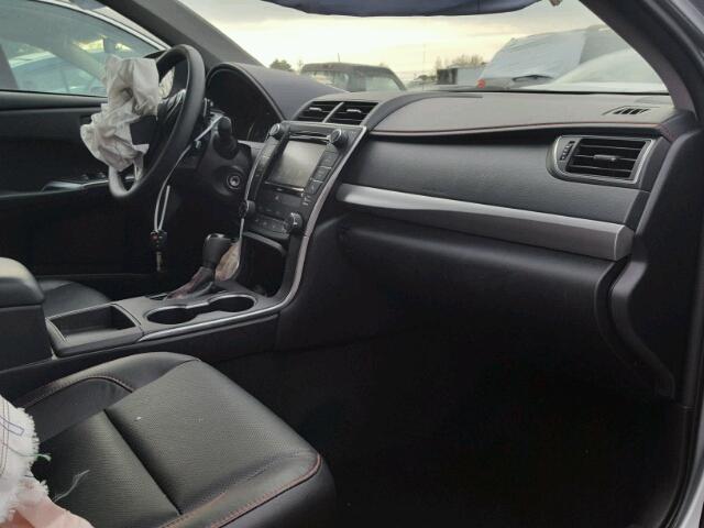 4T1BF1FK1HU318831 - 2017 TOYOTA CAMRY LE ვერცხლისფერი ფოტო 5