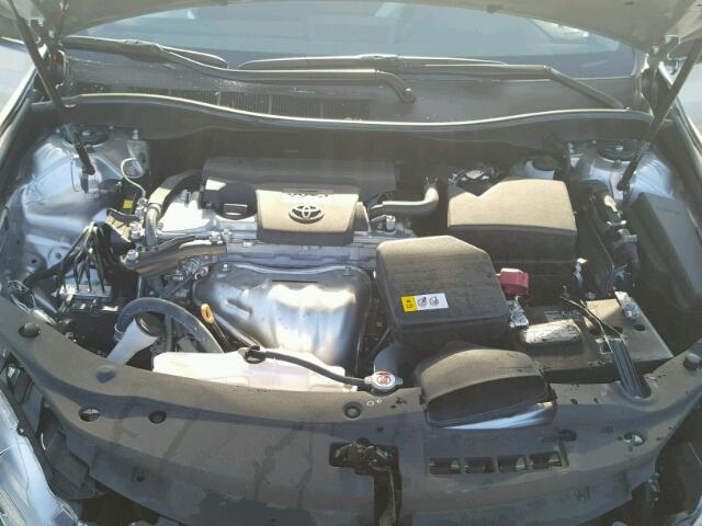 4T1BF1FK1HU318831 - 2017 TOYOTA CAMRY LE ვერცხლისფერი ფოტო 7