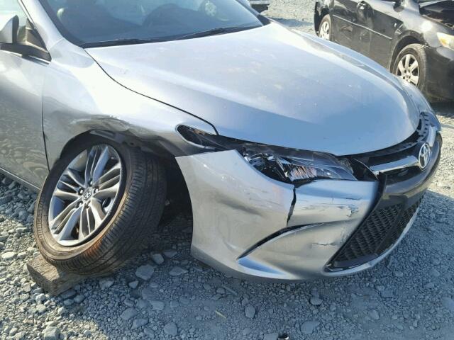 4T1BF1FK1HU318831 - 2017 TOYOTA CAMRY LE ვერცხლისფერი ფოტო 9