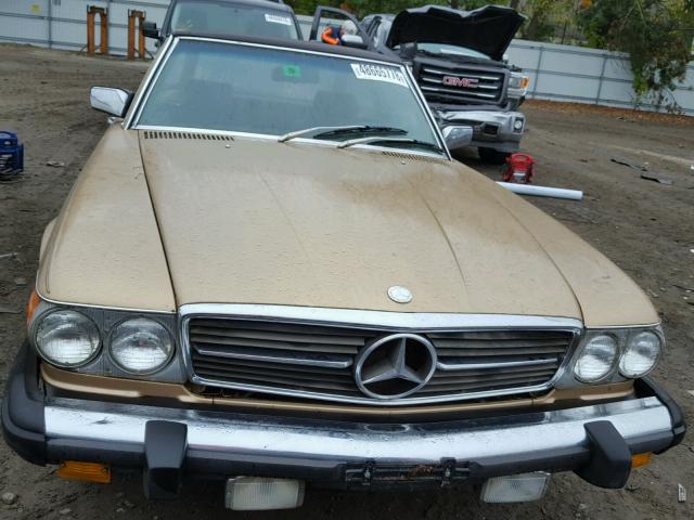 WDBBA45A6BB004784 - 1981 MERCEDES-BENZ 380 SL GOLD photo 9