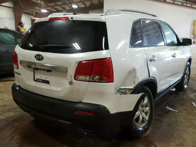 5XYKT3A66DG361298 - 2013 KIA SORENTO LX WHITE photo 4