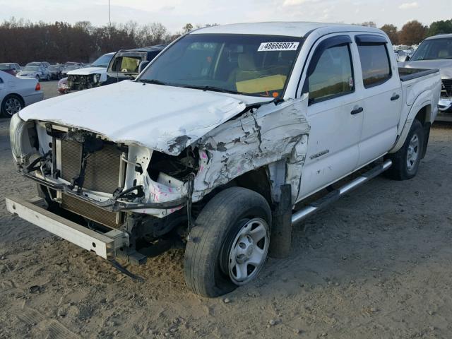 5TFJX4GN8BX002162 - 2011 TOYOTA TACOMA DOU WHITE photo 2