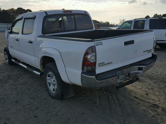 5TFJX4GN8BX002162 - 2011 TOYOTA TACOMA DOU WHITE photo 3