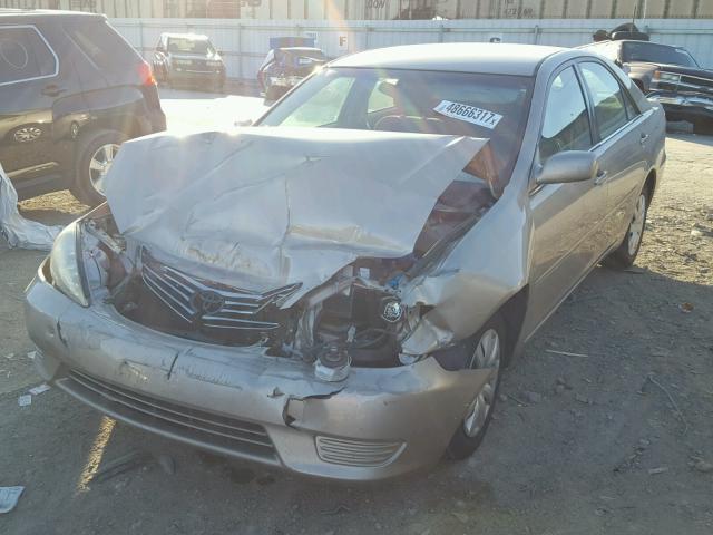 4T1BE32K05U995630 - 2005 TOYOTA CAMRY LE TAN photo 2