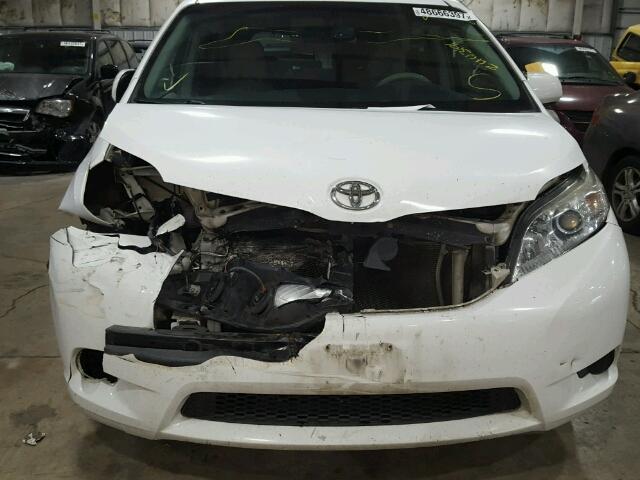 5TDKK3DCXBS066743 - 2011 TOYOTA SIENNA LE WHITE photo 9