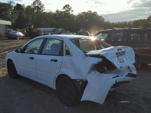 1FAHP34N86W159849 - 2006 FORD FOCUS ZX4 WHITE photo 3