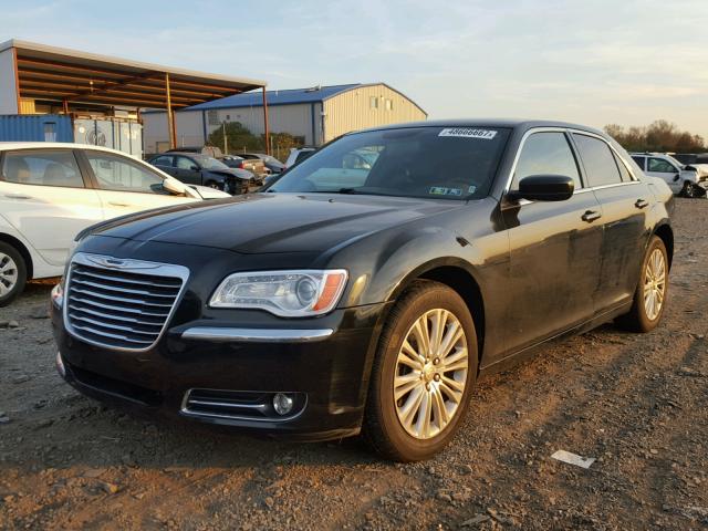 2C3CCARG7DH683301 - 2013 CHRYSLER 300 BLACK photo 2