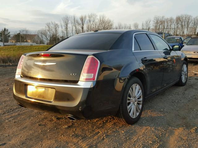 2C3CCARG7DH683301 - 2013 CHRYSLER 300 BLACK photo 4