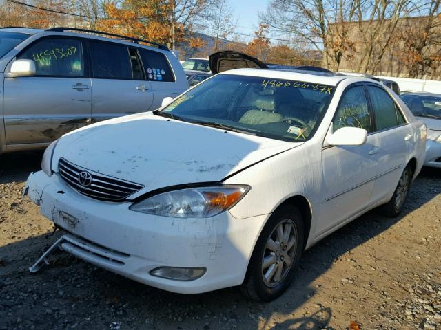 4T1BF30KX4U071873 - 2004 TOYOTA CAMRY LE WHITE photo 2