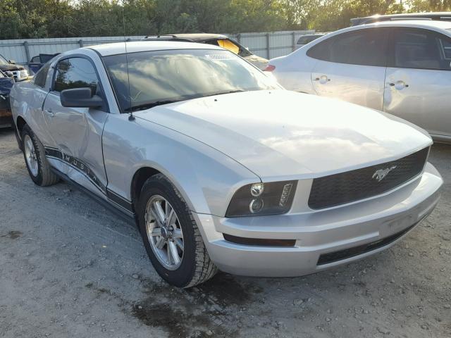 1ZVFT80NX75273890 - 2007 FORD MUSTANG SILVER photo 1