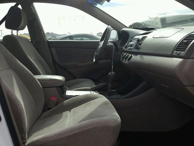 4T1BE32K74U377087 - 2004 TOYOTA CAMRY LE WHITE photo 5