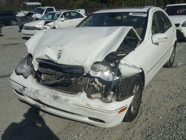 WDBRF61J02F218437 - 2002 MERCEDES-BENZ C 240 WHITE photo 2