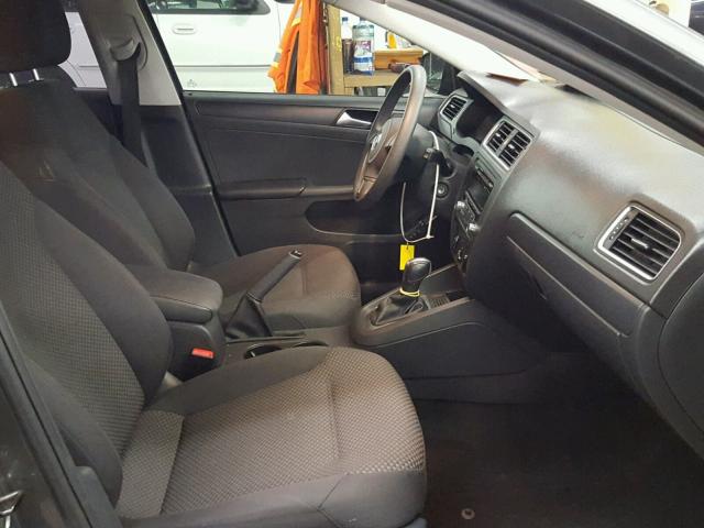 3VW2K7AJ9EM302505 - 2014 VOLKSWAGEN JETTA BASE GRAY photo 5
