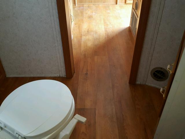 13SLD372411LA3387 - 2001 SUND HORSE TRLR WHITE photo 9