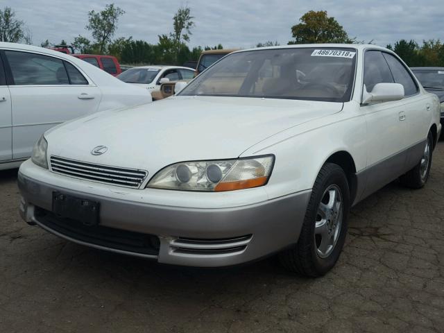 JT8VK13TXP0154591 - 1993 LEXUS ES 300 WHITE photo 2