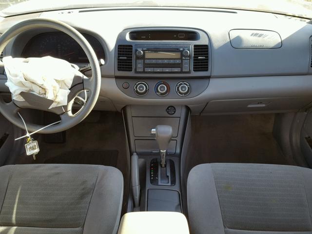 4T1BE32K25U434930 - 2005 TOYOTA CAMRY LE WHITE photo 9