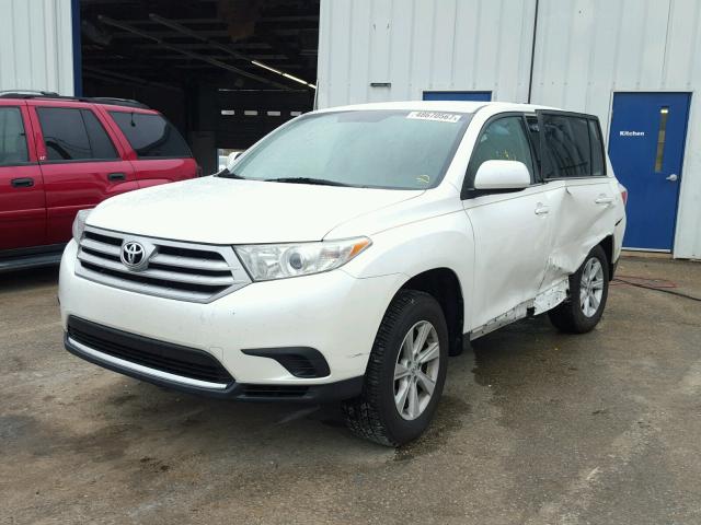 5TDZA3EH8DS033612 - 2013 TOYOTA HIGHLANDER WHITE photo 2