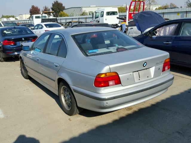 WBADM6342YGU28658 - 2000 BMW 528 I AUTO SILVER photo 3