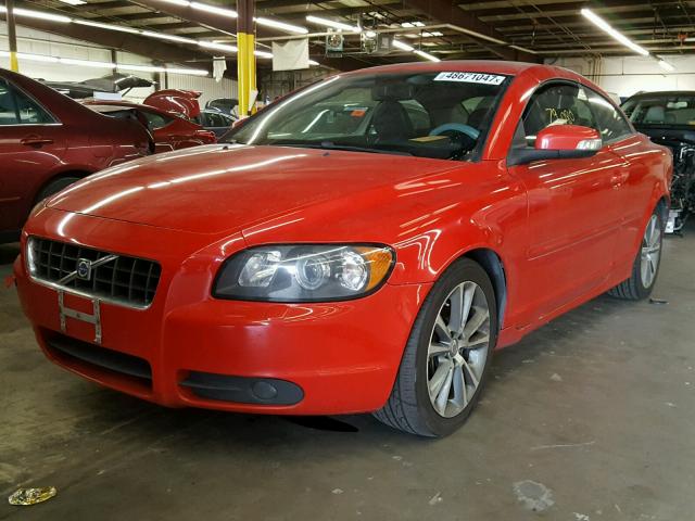 YV1672MC8AJ093877 - 2010 VOLVO C70 T5 RED photo 2