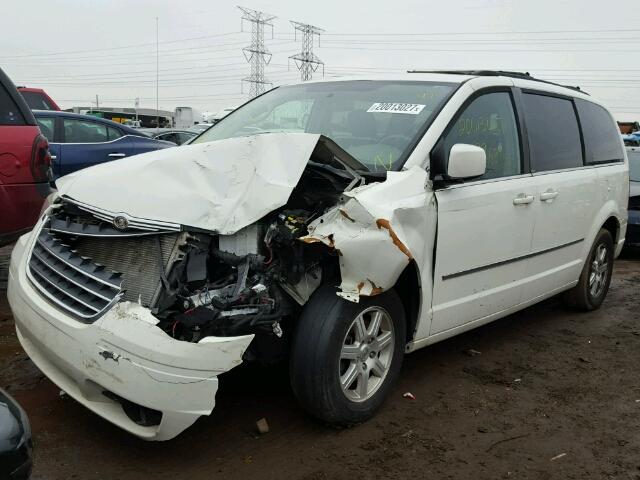 2A8HR54139R678584 - 2009 CHRYSLER TOWN & COU WHITE photo 2