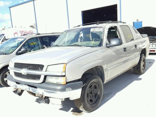 3GNEC12Z25G248565 - 2005 CHEVROLET AVALANCHE SILVER photo 2