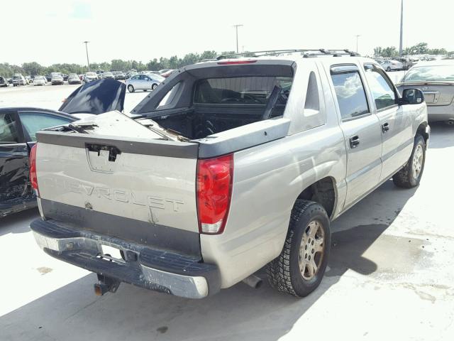 3GNEC12Z25G248565 - 2005 CHEVROLET AVALANCHE SILVER photo 4