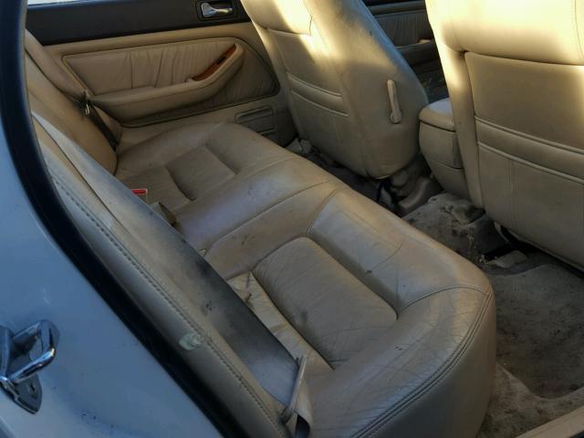 JH4KA7674PC002909 - 1993 ACURA LEGEND LS WHITE photo 6