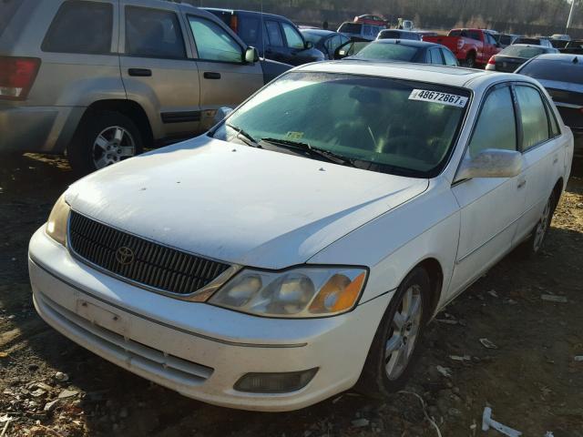 4T1BF28B2YU111920 - 2000 TOYOTA AVALON XL WHITE photo 2