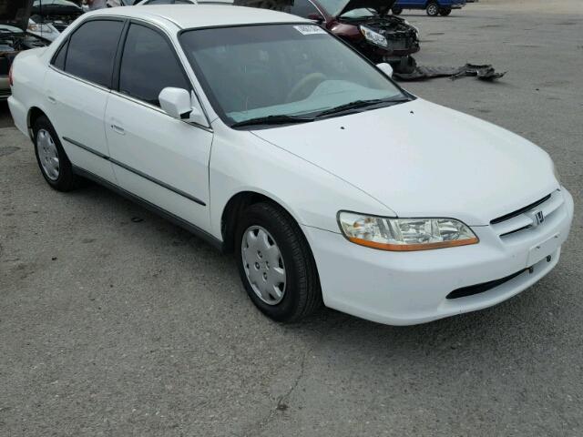 JHMCG6658XC023886 - 1999 HONDA ACCORD LX WHITE photo 1