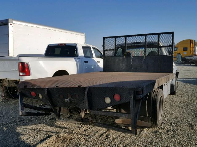 1FDAF56PX6EA60976 - 2006 FORD F550 SUPER WHITE photo 4