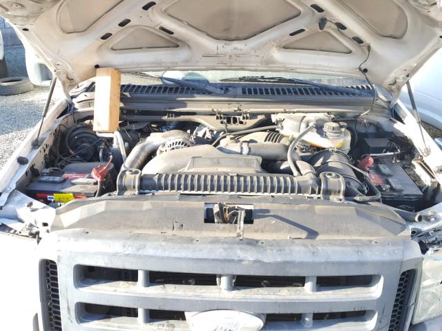 1FDAF56PX6EA60976 - 2006 FORD F550 SUPER WHITE photo 7