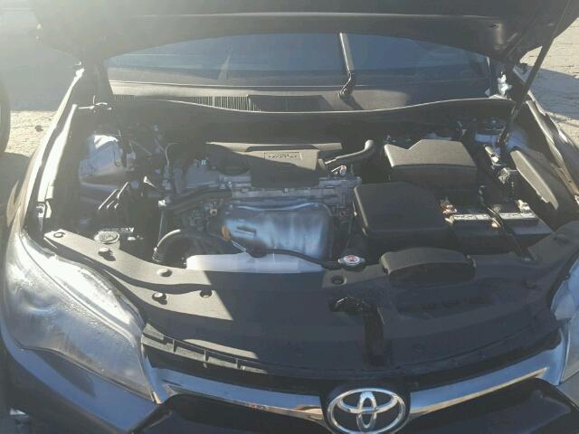 4T1BF1FK8HU353494 - 2017 TOYOTA CAMRY LE GRAY photo 7