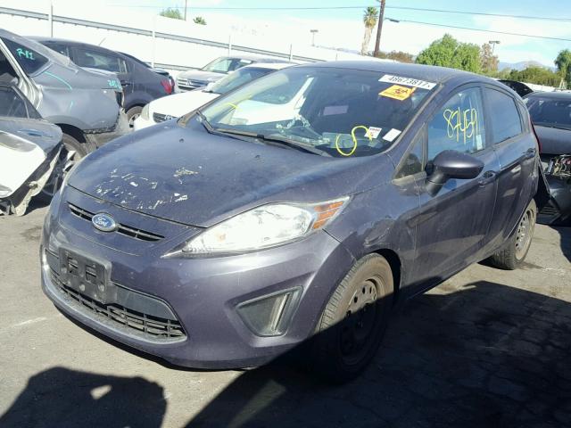 3FADP4EJ8CM159071 - 2012 FORD FIESTA SE GRAY photo 2