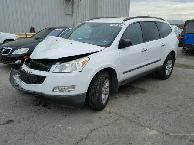 1GNLREEDXAS107405 - 2010 CHEVROLET TRAVERSE L WHITE photo 2