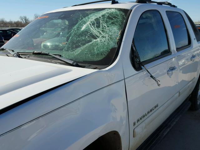 3GNFK12387G138786 - 2007 CHEVROLET AVALANCHE WHITE photo 9